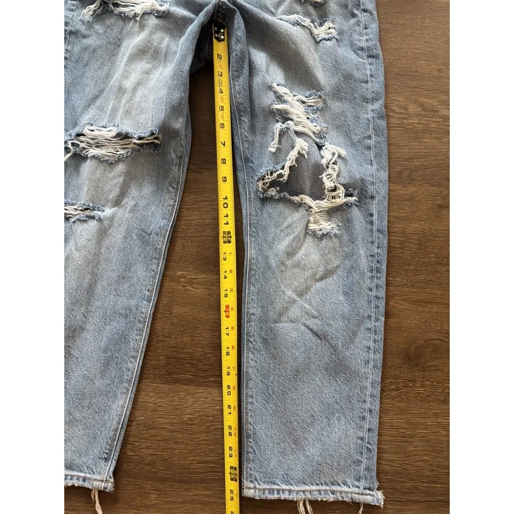 American Eagle Women's Mom‎ Jeans Distressed Size 8 Light Wash Denim